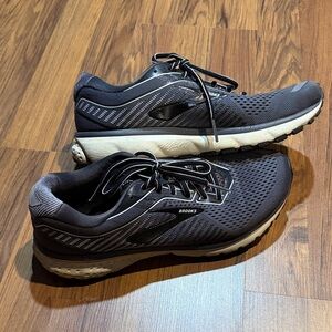 Brooks Men's Gray Running Shoes Ghost 12 Size 9